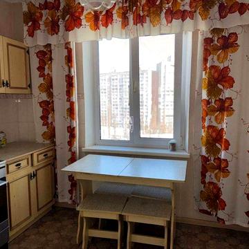 Сдам 3-к квартиру 76.5м2. ул. Ревуцкого, 11В. 250 $