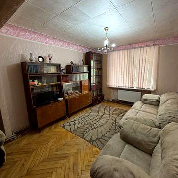 Оренда 2 кімнатна тихий центр перший поверх