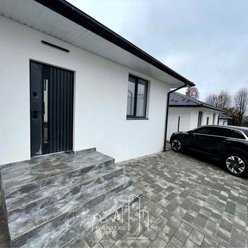 Новенький одноповерховий будинок в затишному районі міста!