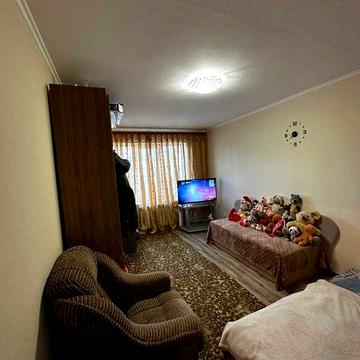 Продам світлу, простору 2 кім. квартиру, новобудова, вул. Державності