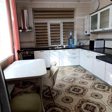 Оренда будинку з гаражем в центрі міста