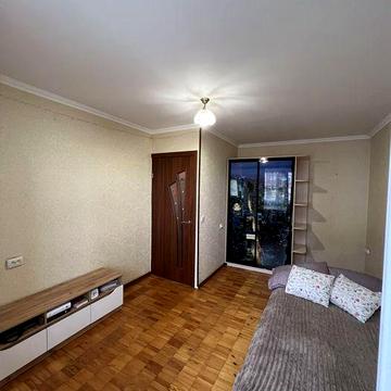 Здам квартиру не менше року.