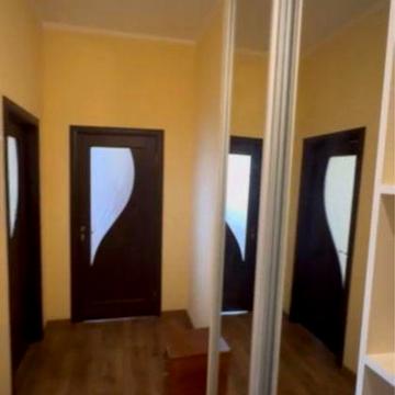 2к квартира на Грушевського(центр) вільно