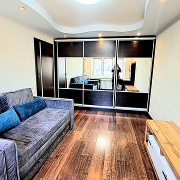 Дарницький бульв., 13