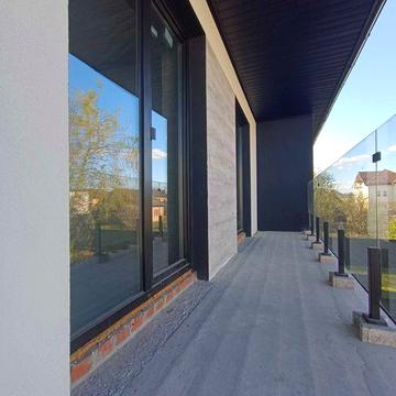 Шикарний дуплекс 135м² з величезною ділянкою 5.5сотих по прийнятній ціні, всі міські комунікації, гараж, 2 балкони