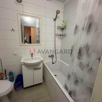 Здається в оренду простора трикімнатна квартира в районі Шкільної.