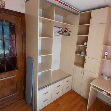Продам  добротную гостинку  Коммунальный рынок.
