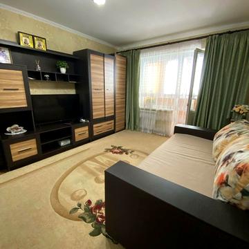 Хорольська вул., 3