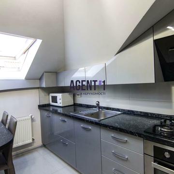 Львівська вул., 5