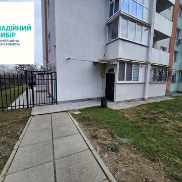 Продаж квартири на 1- му поверсі з окремим входом!