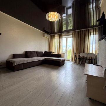 Продаю кв Соборности 17 на против бассейна соцгород