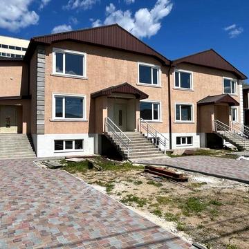 Продам просторную квартиру  в таунхаусе на Правом берегу(е-оселя)