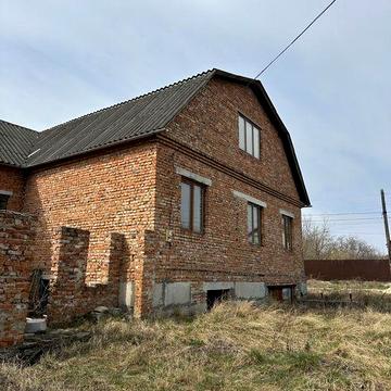 Продається незавершений будинок, Підзамче