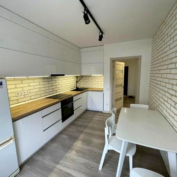 Панаса Мирного вул., 14/1а