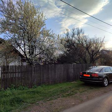 Продам півбудинку з ділянкою