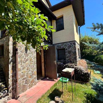 Продам двохповерховий будинок 95м2 .