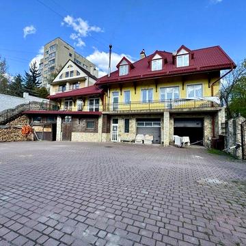 Будинок у ближньому центрі Львова + 6.73 сотки, 50 кВт, 2 гаражі