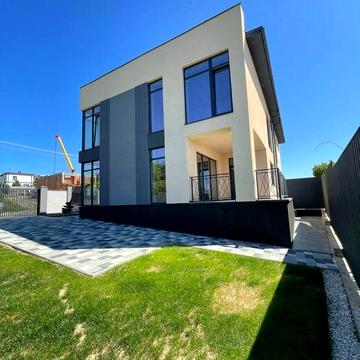 Продаж сучасного дуплексу у зручному районі міста