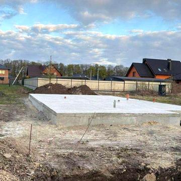 Сучасний будинок у селі Рованці.