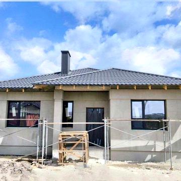 Сучасний будинок у селі Боратин.