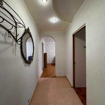 Можна під Є-відновлення. Трикымнатна квартира з газом на 1 поверсі.