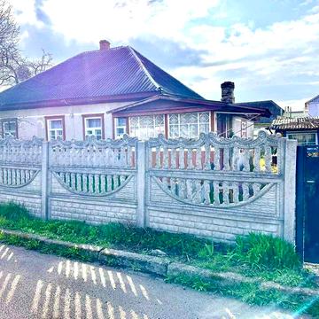 Продається 1/2 будинку, р-н. залізничного вокзалу м.  Овруч