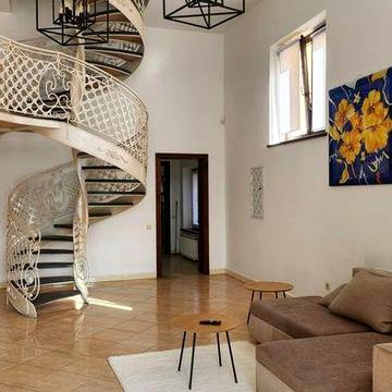 Здам дизайнерський будинок