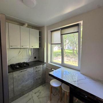 Здається чудова квартира в гарному районі