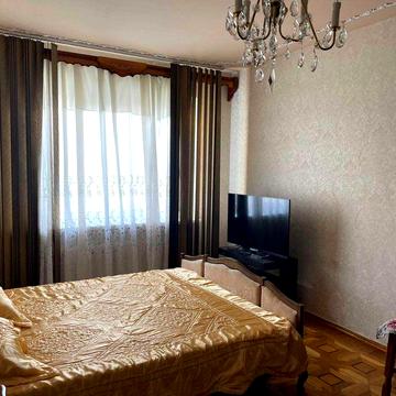 24(33290код55) Простора 5-кімнатна квартира чеського проекту. 8/9 на вулиці Корольова. 98 кв. м. Вільна