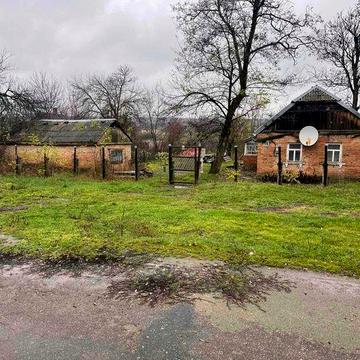 Продам будинок і земельну ділянку