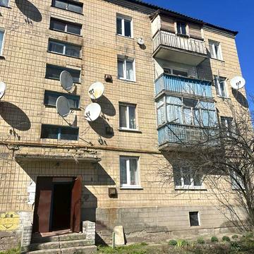 Продаю квартиру Коржі Київська обсласть  площа 61м2, 3-кімнатна квартира 4й поверх індивідуальне газове опалення Житловий стан 29000$