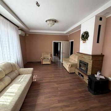 Сдаются 2 одноэтажных  дома 96 м2 и 43 м2 ,с хорошим современным ремонтом,на одном участке ,в мрн .Черевковка !