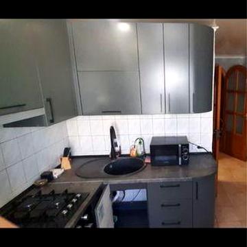 Сдам трех этажную, 6 ком, кв. Метро Спортивная