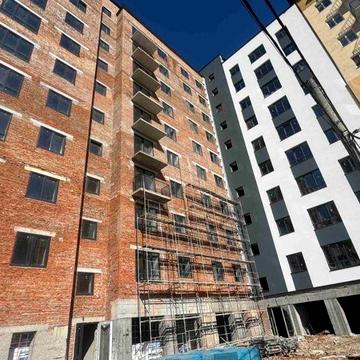 РОЗТЕРМІНУВАННЯ - Двокімнатна квартира  біля центру з газовим  індивідуальним опаленням