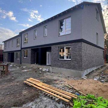 Кутовий таунхаус 118м - 3,5 сотки в Бучі - всі центральні комунікації!