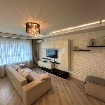 Академіка Філатова вул., 1/22