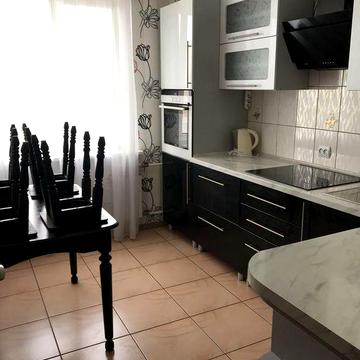 Здається 3-кімнатна квартира на довготривалий термін