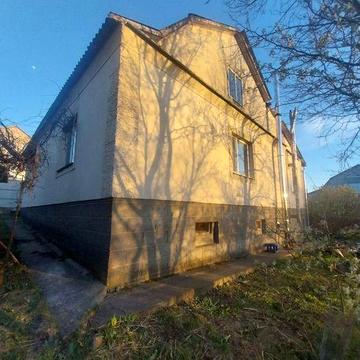 Продам будинок з усіма комунікаціями. Смт ярмолинці хмельницька област