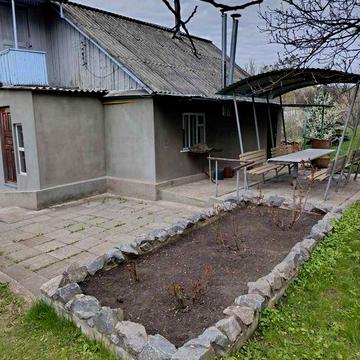 Здам невеличкий будинок, з окремим двором. Вул.Лугова