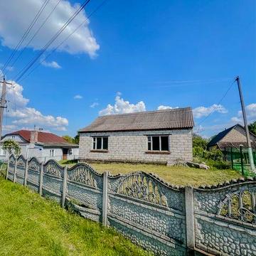 Продаж будинку з виходом до річки