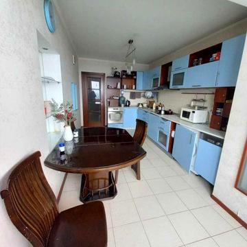Продам 2-кімнатну квартиру біля метро Святошин.