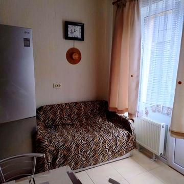 Академіка Шалімова вул., 86