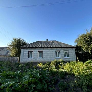 Дом в Бобровице Черниговской на берегу речки области