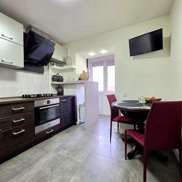 Оренда 2х кімнатної, ГЕРОЇВ МАЙДАНУ - КОМАРОВА, КОНДИЦІНЕР, МЕБЛІ та ТЕХНІКА, два балкони!