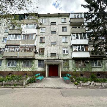 Продаж 2 кімнатної квартири 1 поверх (можливо під офіс), сквер Бабаєва ,центр міста паркова зона