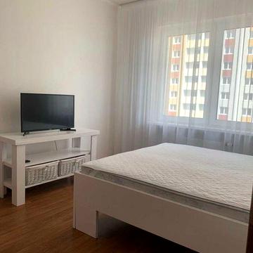 Позняки. Оренда однокімнатної квартири на вул.Русової 3в.