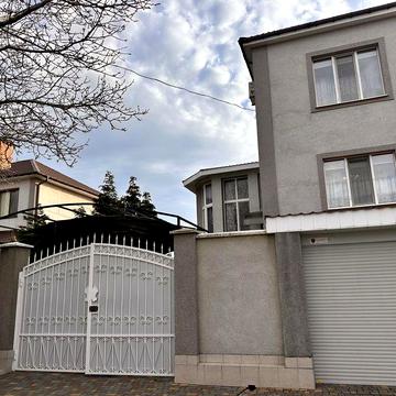 Не агентство. Сдам дом в Царском Селе-1, рядом парк и море.