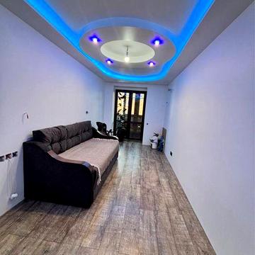 БЕЗ КОМІСІЇ! чудова ДВОКІМНАТНА кваррира з ремонтом. Мінімальне оформлення. ТОП локація