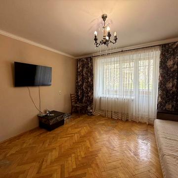 3 кім 66 кв м  2-пов. вул.Захисників України