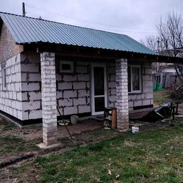 Продам невеликий дім на земельній ділянці.
